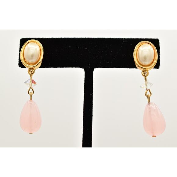 Trifari Vintage Clip Earrings Dangle Pink Beaded Pearl Gold Tone Signed BinBF - Picture 1 of 12